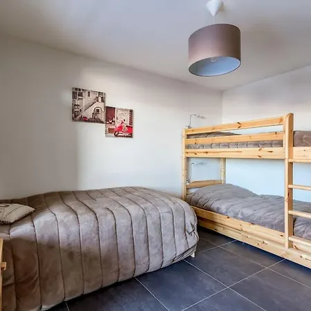 Rosalp, 200m Des Télécabines, *